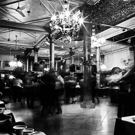 2652_FM_BW_SQ_CAFE_REAL-TANGO_BUENOS_AIRES_ARGENTINA_2004_6