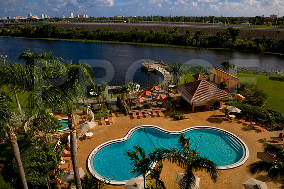 36181_DG_Color_USA_West_Palm_FL_Related_GroupZV4N9457