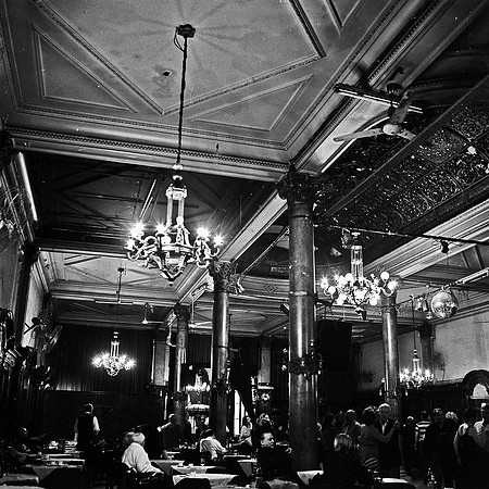 2663_FM_BW_SQ_CAFE_REAL_TANGO_BUENOS_AIRES_ARGENTINA_2004_1