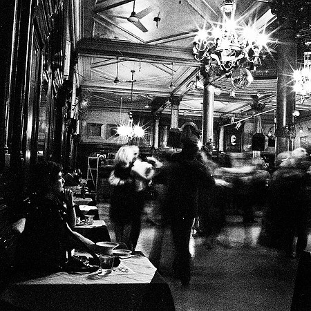 2653_FM_BW_SQ_CAFE_REAL-TANGO_BUENOS_AIRES_ARGENTINA_2004_1