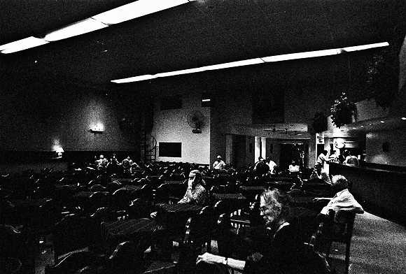 2641_FM_BW_35MM_LA_BOCA_CAFE_TANGO_BUENOS_AIRES_ARGENTINA_2004_15