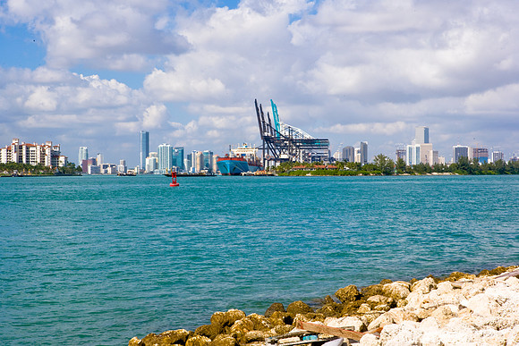 36149_DG_Color_USA_South_Beach_FL_Related_Group_Vice_Roy_BookZV4N3585