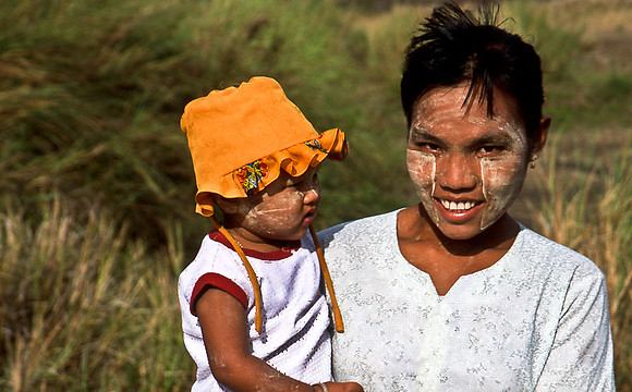 3478_SL_COLOR_AROUND_THE_WORLD_IN_8_MONTHS_APRIL_2000_1