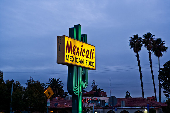 36372_DG_COLOR_BAKER_CALIFORNIA_CA_USA_2007_ZV4N_3675