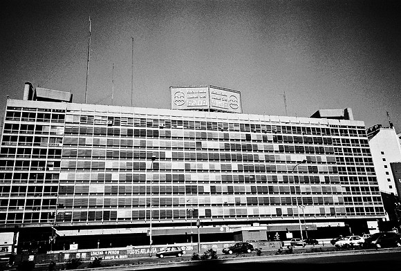 2669_FM_BW_35MM_BUENOS_AIRES_ARGENTINA_2004_30