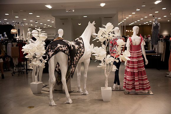 20160417_Mannequins_and_Windows_075A0061