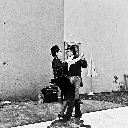 2632_FM_BW_SQ_LA_BOCA_TANGO_BUENOS_AIRES_ARGENTINA_2004_6