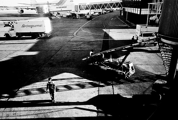 2669_FM_BW_35MM_BUENOS_AIRES_ARGENTINA_2004_11