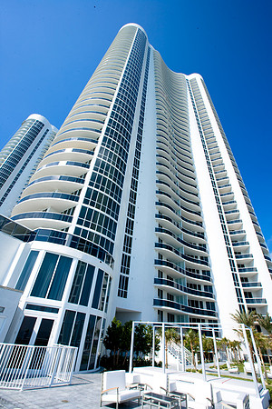 36282_DG_Color_USA_Sunny_Isles_FL_Trump_BuildingZV4N0099