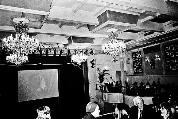 2668_FM_BW_35MM_TANGO_SHOW_CARTEL_BUENOS_AIRES_ARGENTINA_2004_10