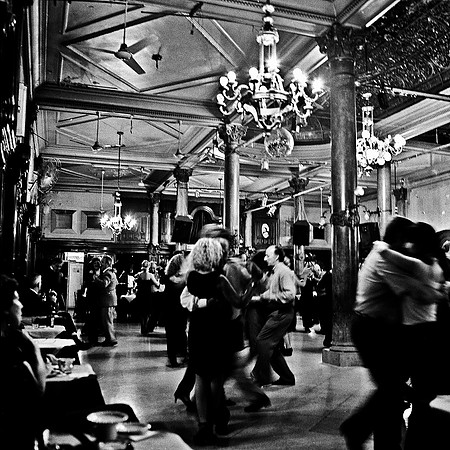 2663_FM_BW_SQ_CAFE_REAL_TANGO_BUENOS_AIRES_ARGENTINA_2004_4