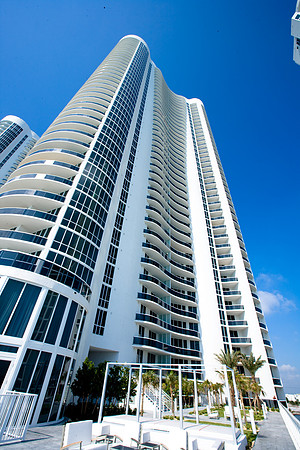 36282_DG_Color_USA_Sunny_Isles_FL_Trump_BuildingZV4N0097