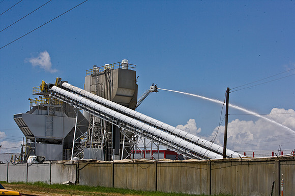 84697_Concrete_Plant_In_Fire_ZV4N6544