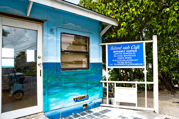 36174_DG_Color_USA_Harbour_Island_Bahamas_Related_GroupZV4N1198
