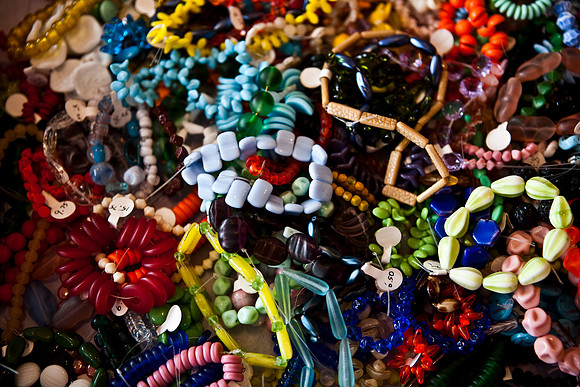06577_ZV4N_0650_DG_COLOR_JAMESTOWN_RHODE_ISLAND_RI_USA_2007_details_bracelets