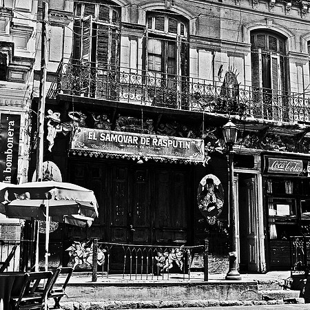 2637_FM_BW_SQ_LA_BOCA_TANGO_BUENOS_AIRES_ARGENTINA_2004_9