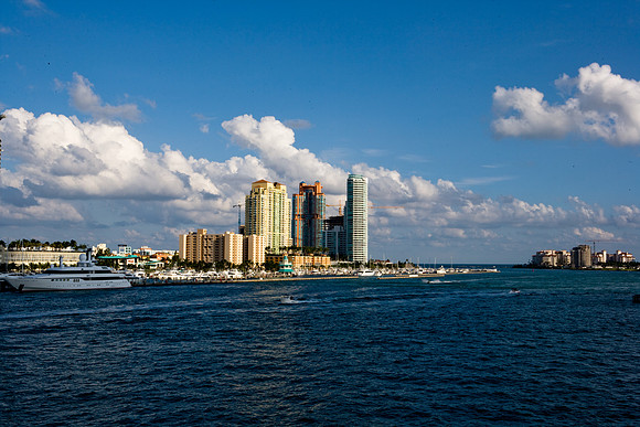 36151_DG_Color_USA_Sout_Beach_FL_Related_Group_South_of_FifthZV4N5243