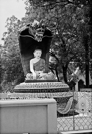 0784_FM_BW_35MM_BURMA_3