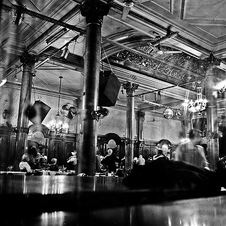 2663_FM_BW_SQ_CAFE_REAL_TANGO_BUENOS_AIRES_ARGENTINA_2004_3