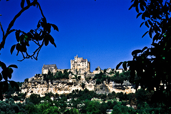 37212_SL_COLOR_BEYNAC_TO_LES_MILLANDES_FRANCE_1998_4