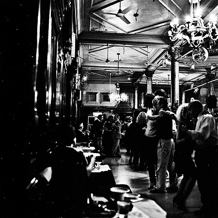 2663_FM_BW_SQ_CAFE_REAL_TANGO_BUENOS_AIRES_ARGENTINA_2004_5