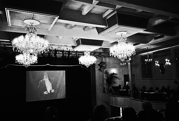 2668_FM_BW_35MM_TANGO_SHOW_CARTEL_BUENOS_AIRES_ARGENTINA_2004_9