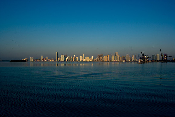 36158_DG_Color_USA_South_Beach_FL_ZV4N5214