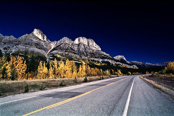 06829_B19_SL_COLOR_MORAINE_LAKE_FROM_BANFF_NAT_PARK_TO_LAKE_LOUISE_YOHO_NAT_PARK_BC_WS_97_08.jpg