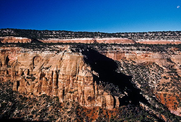 47467_B5_SL_COLOR_NATIONA_ MONUMENT_COLORADO_WY_97_09.jpg
