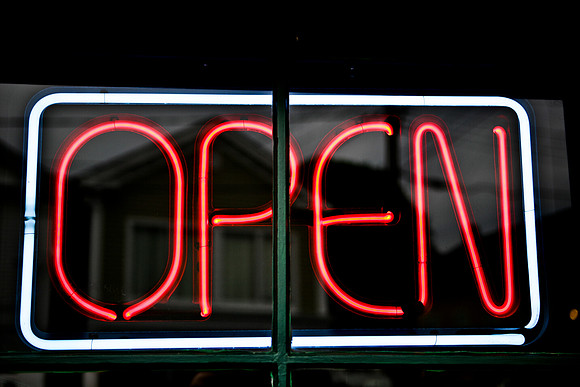 06573_ZV4N_0337_DG_COLOR_KENNEBUNKPORT_MAINE_ME_USA_2007_signs_neon