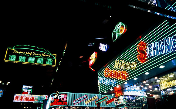 3876_SL_COLOR_AROUND_THE_WORLD_IN_8_MONTHS_APRIL_2000_8