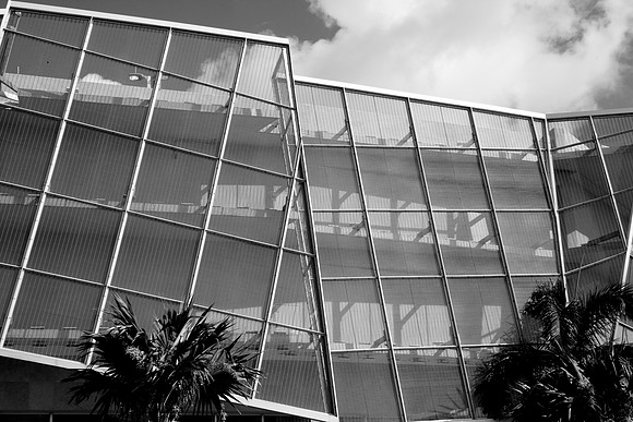 36149_DG_Color_USA_South_Beach_FL_Related_Group_Vice_Roy_BookZV4N3441