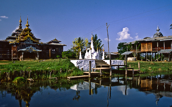 3524_SL_COLOR_AROUND_THE_WORLD_IN_8_MONTHS_APRIL_2000_3