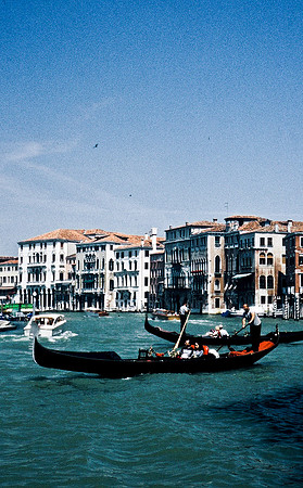 3814_SL_COLOR_AROUND_THE_WORLD_IN_8_MONTHS_APRIL_2000_9
