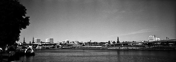 6048_FM_BW_XPAND_CA_05_3.jpg