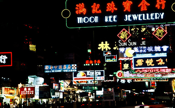 3871_SL_COLOR_AROUND_THE_WORLD_IN_8_MONTHS_APRIL_2000_7