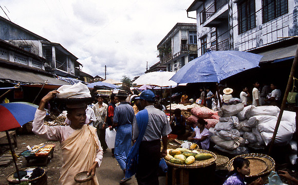 3483_SL_COLOR_AROUND_THE_WORLD_IN_8_MONTHS_APRIL_2000_6