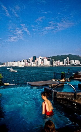 3869_SL_COLOR_AROUND_THE_WORLD_IN_8_MONTHS_APRIL_2000_12