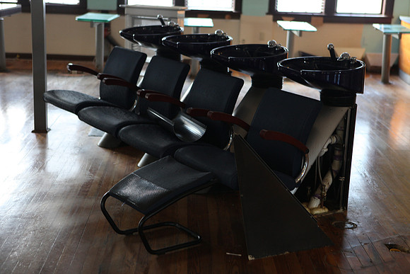 20110728_6022_DG_LINCOLN_ROAD_BROWN_STORE_MOUVING_OUT_MIAMI_FL_IMG_2007