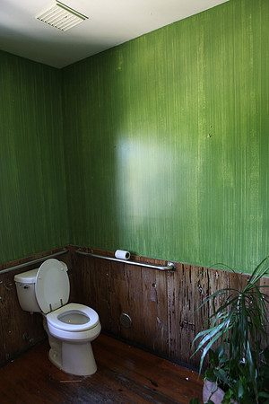 20110728_6022_DG_LINCOLN_ROAD_BROWN_STORE_MOUVING_OUT_MIAMI_FL_IMG_2044