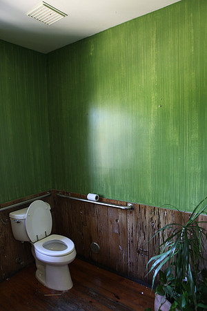 20110728_6022_DG_LINCOLN_ROAD_BROWN_STORE_MOUVING_OUT_MIAMI_FL_IMG_2043