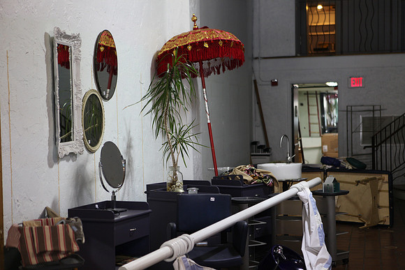 20110728_6022_DG_LINCOLN_ROAD_BROWN_STORE_MOUVING_OUT_MIAMI_FL_IMG_1990