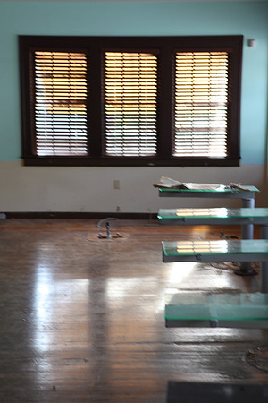20110728_6022_DG_LINCOLN_ROAD_BROWN_STORE_MOUVING_OUT_MIAMI_FL_IMG_2020