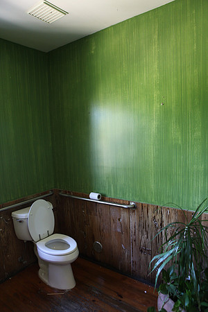 20110728_6022_DG_LINCOLN_ROAD_BROWN_STORE_MOUVING_OUT_MIAMI_FL_IMG_2045