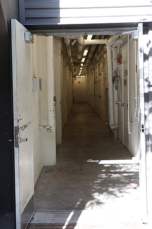 20110728_6022_DG_LINCOLN_ROAD_BROWN_STORE_MOUVING_OUT_MIAMI_FL_IMG_1941