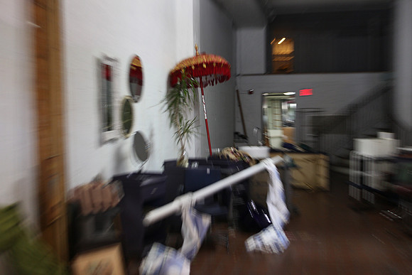20110728_6022_DG_LINCOLN_ROAD_BROWN_STORE_MOUVING_OUT_MIAMI_FL_IMG_1987