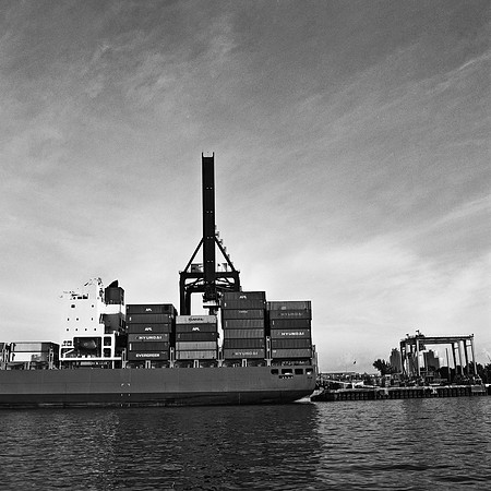 8287_FM_BW_PORT_MIAMI_FL_04_08.tif