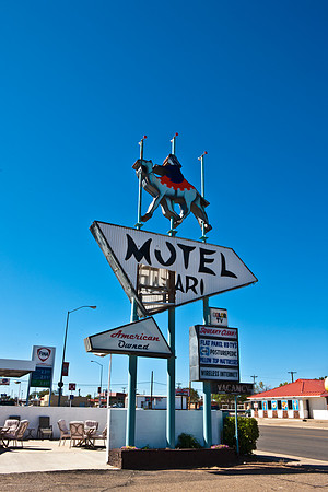 0032_SANTA_FE_TO_ALMERIDO_TO_DALLAS_TEXAS_0032_DG_Tucumcari_Route_66_40_New_Mexico_MN_USA_2009_5L8Y7351
