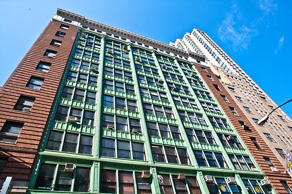 3885_DG_New_York_2010_ZV4N1944