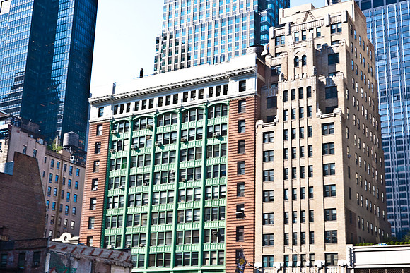 3885_DG_New_York_2010_ZV4N1900
